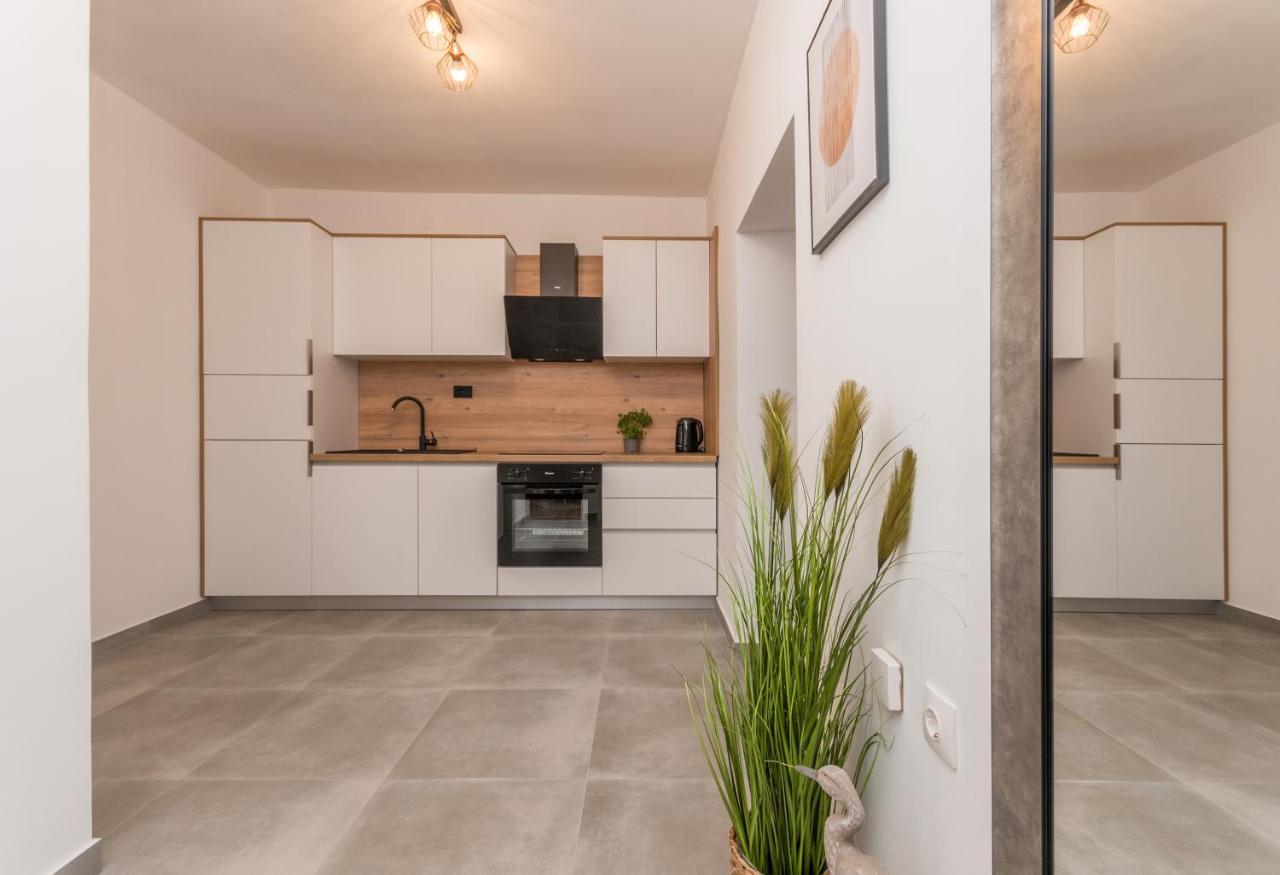 Apartmani A&M Biograd Na Moru Exteriör bild