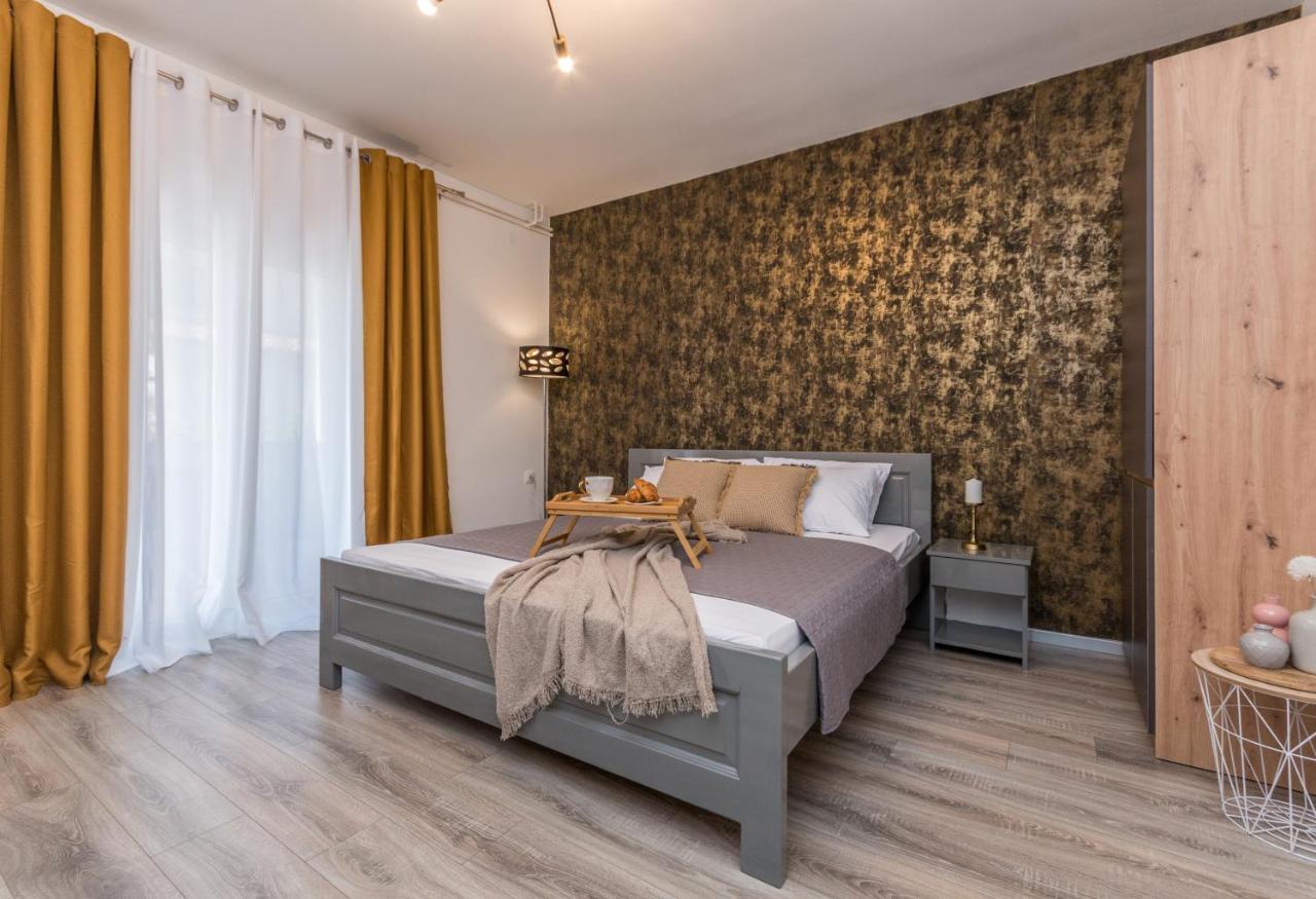 Apartmani A&M Biograd Na Moru Exteriör bild