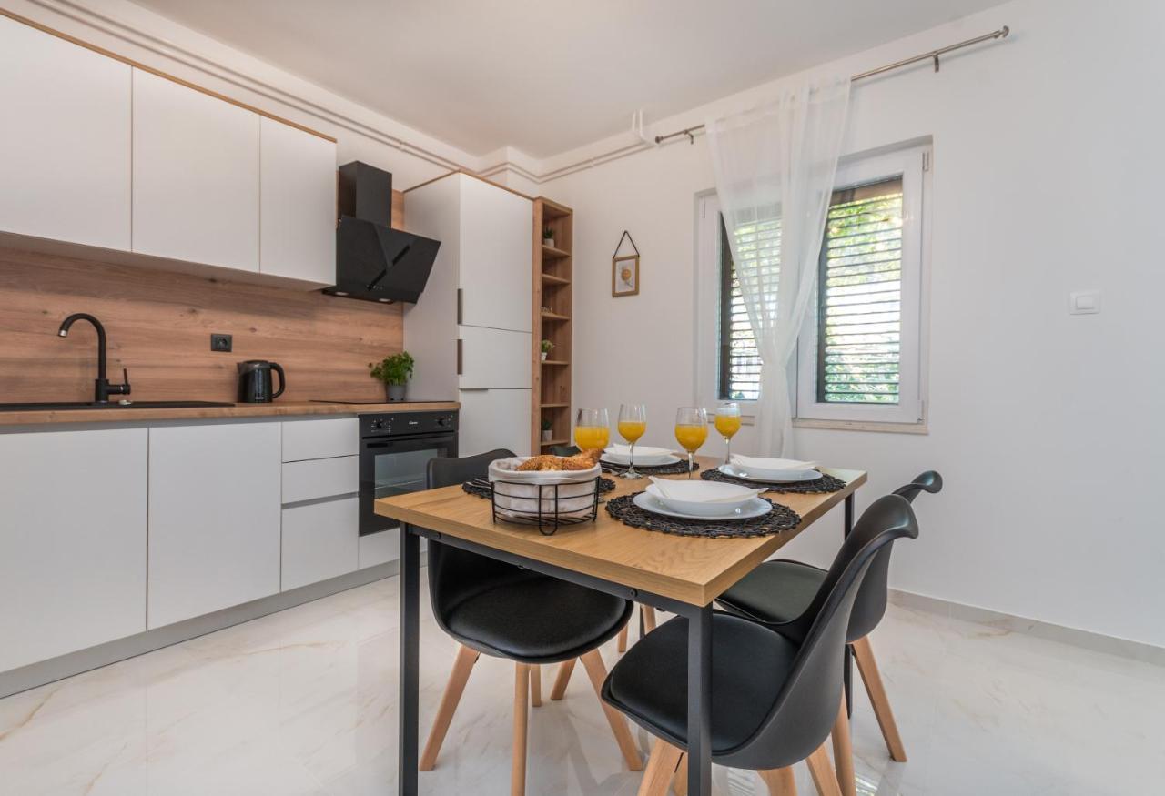 Apartmani A&M Biograd Na Moru Exteriör bild
