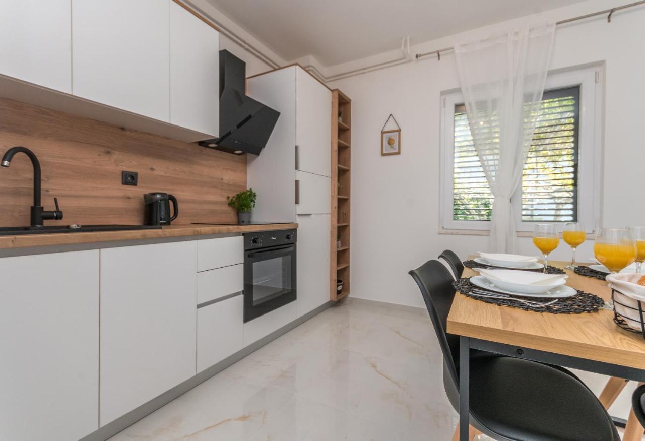 Apartmani A&M Biograd Na Moru Exteriör bild